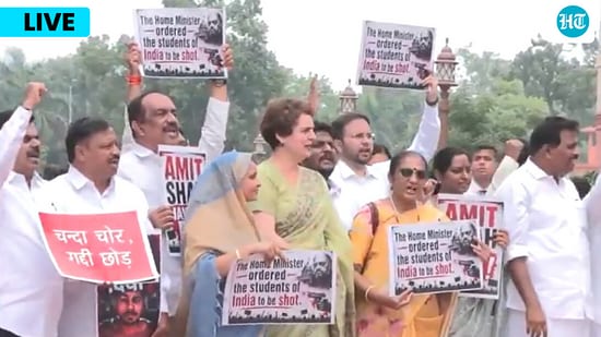 Priyanka Gandhi joins Parliament protest over alleged police action against CJP protesters