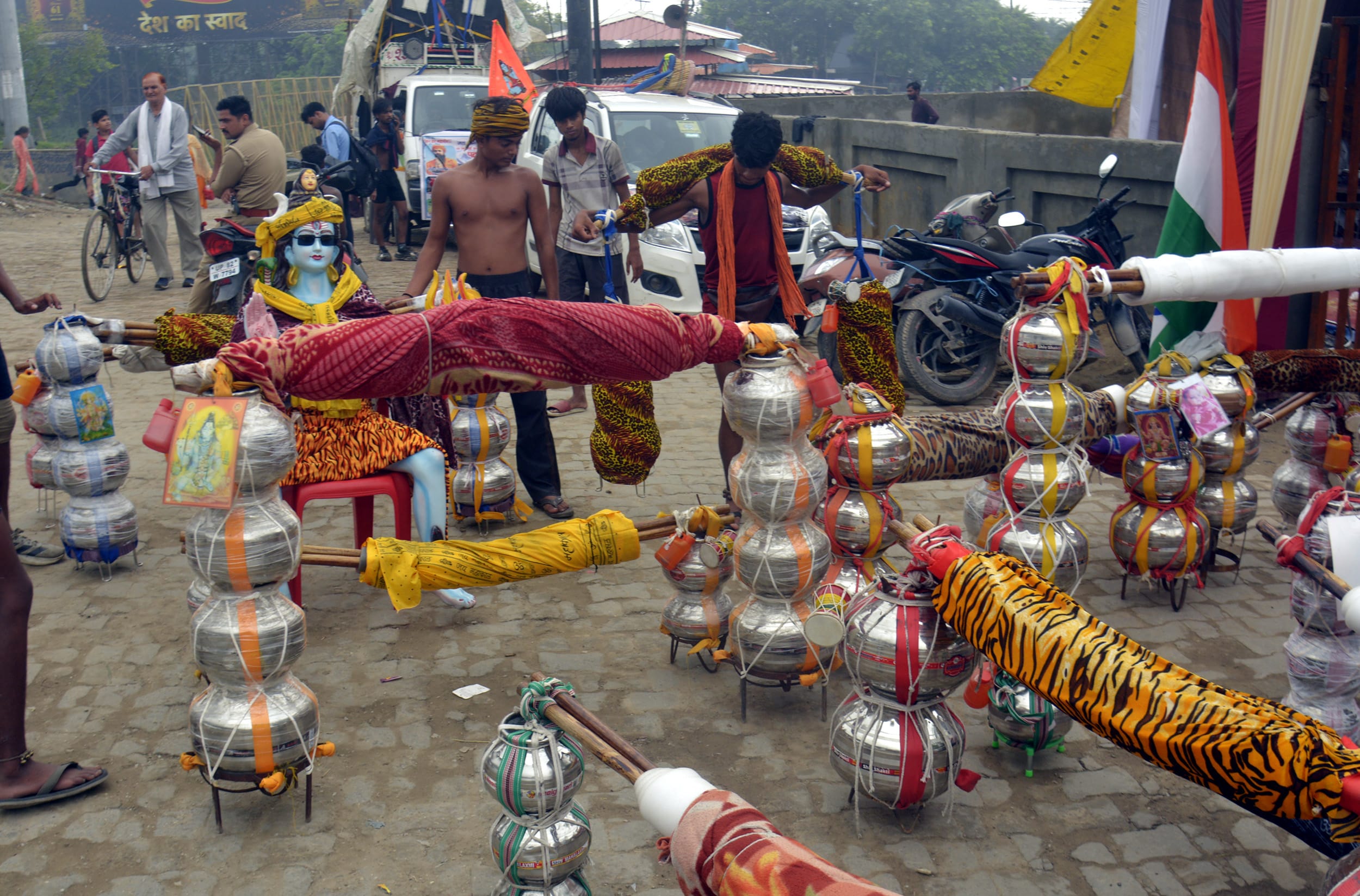 Shiva devotees and lanwariyas from Alwar, Rajasthan, and Haryana carry holy Ganga water from Haridwar while passing through camps in Ghaziabad. (Sakib Ali/HT Photo)