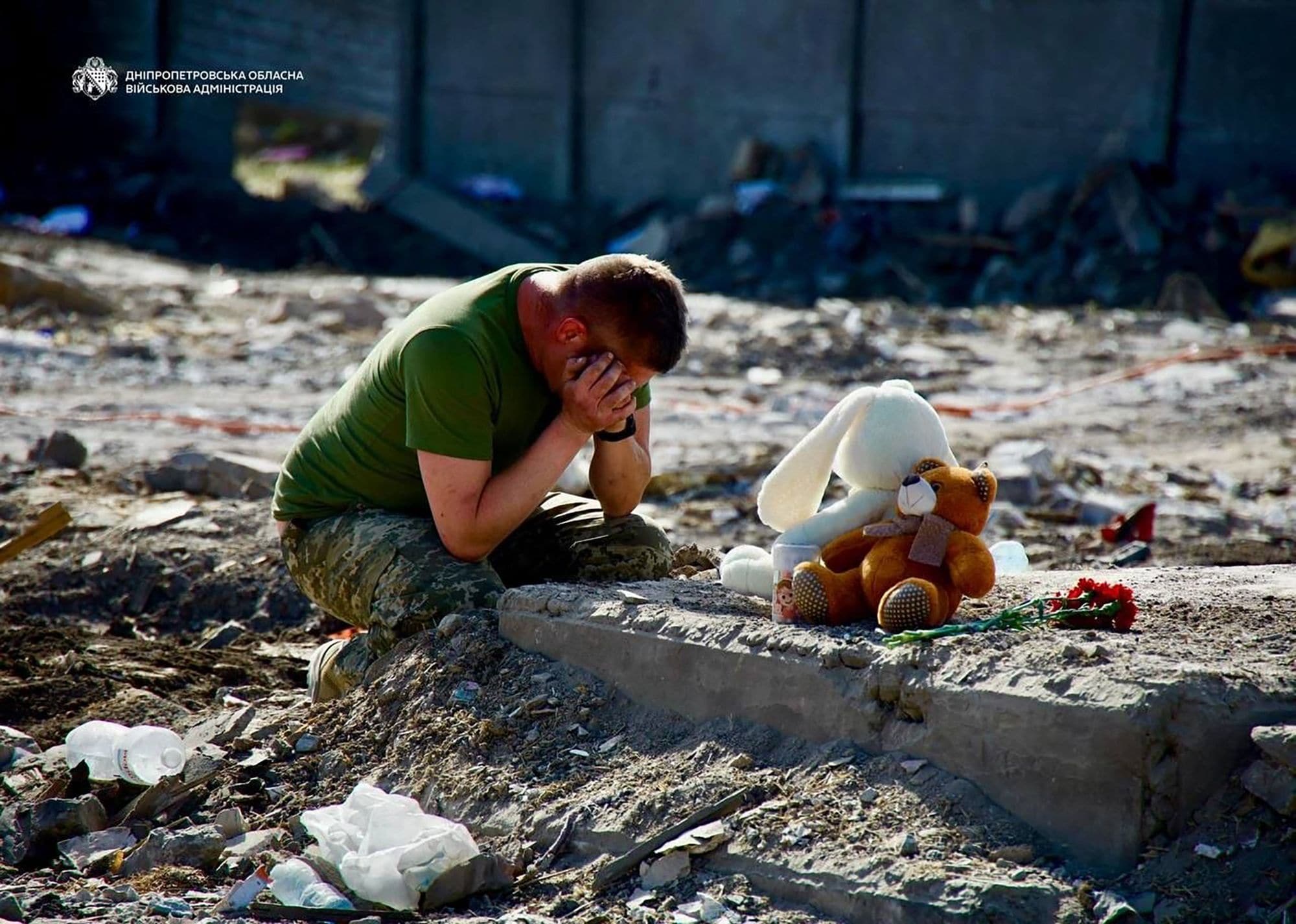 A man mourns at the site of a destroyed house following an air attack in Radushne, Kryvyi Rig region, amid the Russian invasion of Ukraine. (AFP) A man mourns at the site of a destroyed house following an air attack in Radushne, Kryvyi Rig region, amid the Russian invasion of Ukraine. (AFP)