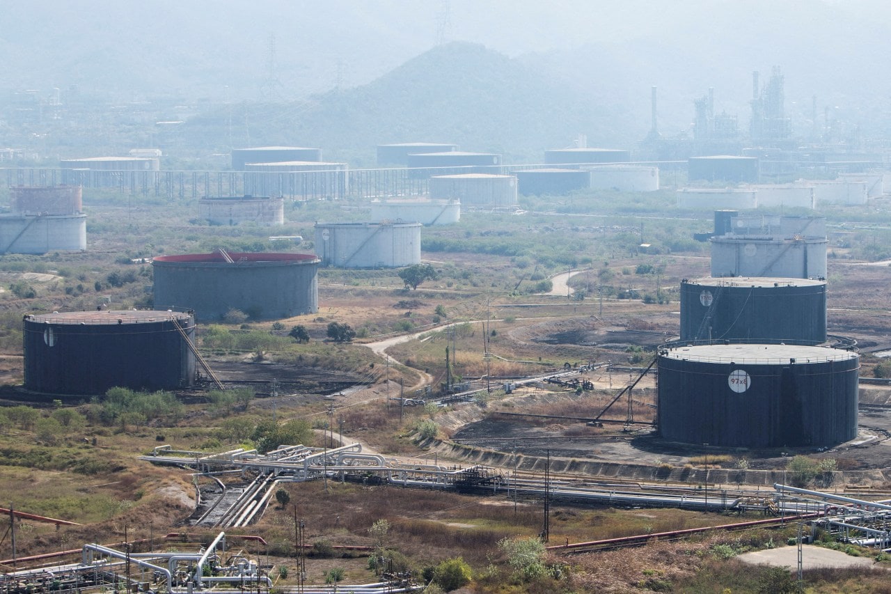 The Puerto La Cruz oil refinery of PdVSA The Puerto La Cruz oil refinery of PdVSA
