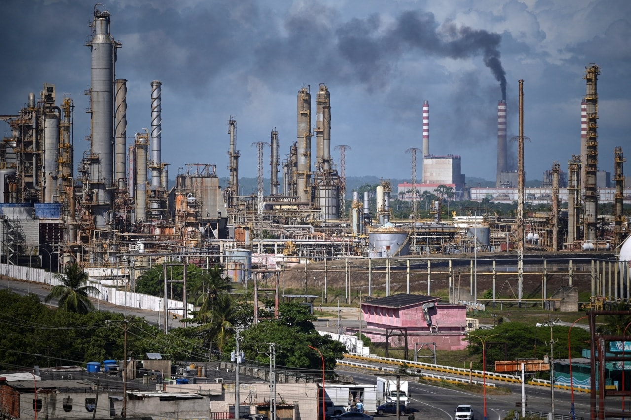 The El Palito refinery of PdVSA, with facilities of the national electricity company Corpoelec in the background, in Puerto Cabello, Venezuela The El Palito refinery of PdVSA, with facilities of the national electricity company Corpoelec in the background, in Puerto Cabello, Venezuela