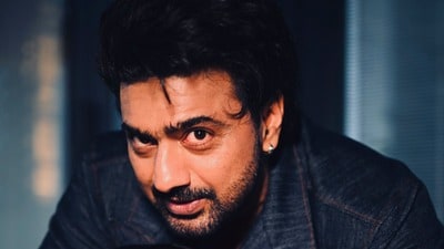 আশুতোষ মুখার্জীকে নিয়ে পরের সিনেমা আনছেন দেব? আশুতোষ মুখার্জীকে নিয়ে পরের সিনেমা আনছেন দেব?