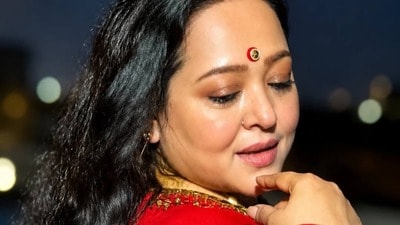 প্রেম আসলে বয়স মানে না, শুধু বানায় সর্বনাশী! কেন এই উপলব্ধি অপরাজিতার? প্রেম আসলে বয়স মানে না, শুধু বানায় সর্বনাশী! কেন এই উপলব্ধি অপরাজিতার?