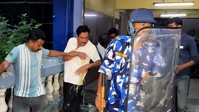 তৃণমূলের প্রাক্তন বিধায়ক ও বিধাননগরের প্রাক্তন মেয়র সব্যসাচী দত্তকে ঘিরে সক্রিয় হল কেন্দ্রীয় তদন্তকারী সংস্থা (ANI Video Grab) তৃণমূলের প্রাক্তন বিধায়ক ও বিধাননগরের প্রাক্তন মেয়র সব্যসাচী দত্তকে ঘিরে সক্রিয় হল কেন্দ্রীয় তদন্তকারী সংস্থা (ANI Video Grab)
