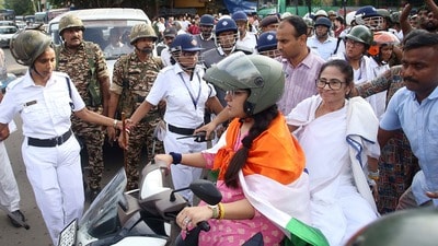 ২১ জুলাইয়ের শহিদ দিবসের সভা ঘিরে কালীঘাট তৃণমূল কংগ্রেসকে কড়া সতর্কবার্তা দিল কলকাতা হাইকোর্ট। (Saikat Paul) ২১ জুলাইয়ের শহিদ দিবসের সভা ঘিরে কালীঘাট তৃণমূল কংগ্রেসকে কড়া সতর্কবার্তা দিল কলকাতা হাইকোর্ট। (Saikat Paul)