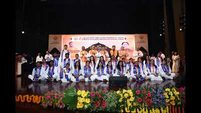 Medal winners at the 13th Convocation of DSMNRU in Lucknow on Friday (HT Photo) Medal winners at the 13th Convocation of DSMNRU in Lucknow on Friday (HT Photo)