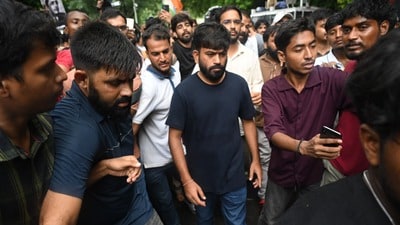 দীপকের হুঁশিয়ারি, ভবিষ্যতে শুধু কোনও মন্ত্রীর পদত্যাগ নয়, ছাত্ররাই সরকার বদলের ক্ষমতা রাখে। (PTI) দীপকের হুঁশিয়ারি, ভবিষ্যতে শুধু কোনও মন্ত্রীর পদত্যাগ নয়, ছাত্ররাই সরকার বদলের ক্ষমতা রাখে। (PTI)