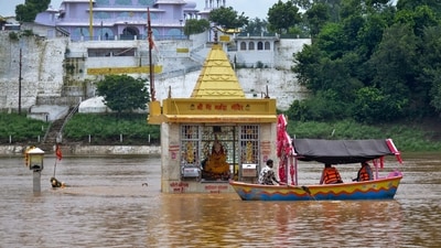 SDERF teams waited for the water level to recede while officials worked on alternative rescue plans. (Representational Photo/PTI) SDERF teams waited for the water level to recede while officials worked on alternative rescue plans. (Representational Photo/PTI)