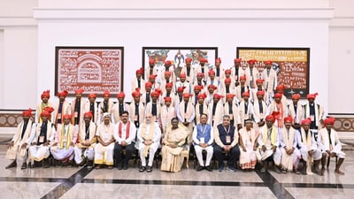 President Droupadi Murmu interacts with members of the Bastar delegation led by Chhattisgarh Chief Minister Vishnu Deo Sai at Rashtrapati Bhavan in New Delhi.