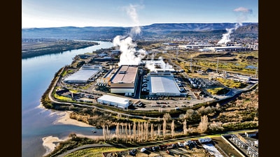 Vapour rises as a result of cooling operations at an AI data centre campus along the Columbia River in Oregon. (Adobe Stock) Vapour rises as a result of cooling operations at an AI data centre campus along the Columbia River in Oregon. (Adobe Stock)