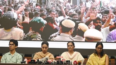 The families urged authorities to ensure justice for the injured officers. (Vipin Kumar/HT Photo) The families urged authorities to ensure justice for the injured officers. (Vipin Kumar/HT Photo)