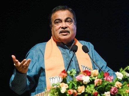 కేంద్ర రోడ్డు రవాణాశాఖ మంత్రి నితిన్ గడ్కరీ..