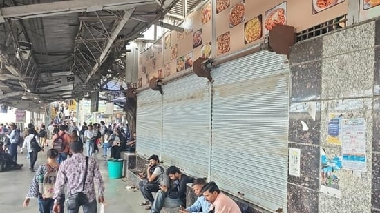 After FDA crackdown, railways begin their own inspection, seal food stall at Thane station