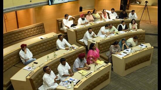 Councillors during the General House meeting at MC office in Sector 17, Chandigarh on Friday. (Keshav Singh/HT)