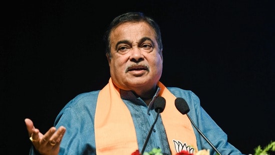 కేంద్ర రోడ్డు రవాణాశాఖ మంత్రి నితిన్ గడ్కరీ..