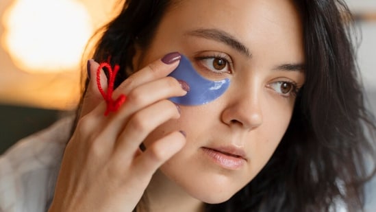Want glowing skin? Stop overloading it at night, Dr Noopur Jain explains. (Freepik)