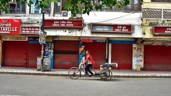 Shops closed during Punjab Bandh in Amritsar on Thursday. (Sameer Sehgal/HT)