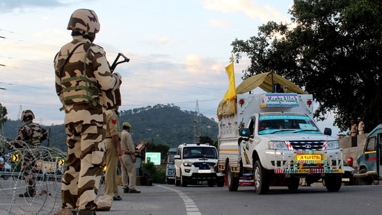 2 labourers were reportedly injured in a terror attack in J&K's Kulgam.