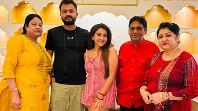 ‘শ্বশুর-শাশুড়ির সামনে এ কী পোশাক!’ ট্রোলের মুখে ডায়মন্ড দিদি, সপাট জবাব ডোনার ‘শ্বশুর-শাশুড়ির সামনে এ কী পোশাক!’ ট্রোলের মুখে ডায়মন্ড দিদি, সপাট জবাব ডোনার