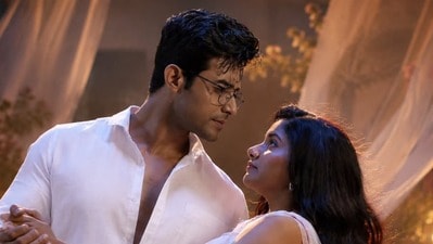 'ছুটি' অভিকার সঙ্গে রোমান্টিক ছবি, রণজয়-শ্যামৌপ্তির দম্পত্যে চিড়? চরম সিদ্ধান্ত নায়কের! 'ছুটি' অভিকার সঙ্গে রোমান্টিক ছবি, রণজয়-শ্যামৌপ্তির দম্পত্যে চিড়? চরম সিদ্ধান্ত নায়কের!