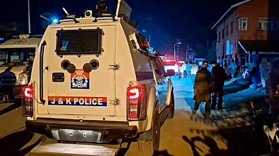 A view of a Police vehicle at a hospital, where the injured was admitted after a terrorist attack on non-local workers in Kellam area of Kulgam district. (ANI Video Grab) A view of a Police vehicle at a hospital, where the injured was admitted after a terrorist attack on non-local workers in Kellam area of Kulgam district. (ANI Video Grab)