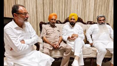 Charanjit Singh Channi and other party functionaries at former Ghanaur MLA Madan Lal Jalalpur’s residence in Patiala on Saturday. (HT) Charanjit Singh Channi and other party functionaries at former Ghanaur MLA Madan Lal Jalalpur’s residence in Patiala on Saturday. (HT)