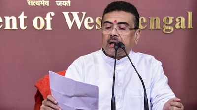 অনলাইনে ফর্মপূরণ করে পশ্চিমবঙ্গে আনুষ্ঠানিকভাবে ১৬ তম জনগণনার সূচনা করলেন মুখ্যমন্ত্রী শুভেন্দু অধিকারী। (ছবি সৌজন্যে পিটিআই) অনলাইনে ফর্মপূরণ করে পশ্চিমবঙ্গে আনুষ্ঠানিকভাবে ১৬ তম জনগণনার সূচনা করলেন মুখ্যমন্ত্রী শুভেন্দু অধিকারী। (ছবি সৌজন্যে পিটিআই)