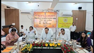 The directions were issued by Gautam Budh Nagar MP Mahesh Sharma at a review meeting of the Parliamentary Road Safety Committee and the District School Vehicle Transport Safety Committee on Saturday. (HT) The directions were issued by Gautam Budh Nagar MP Mahesh Sharma at a review meeting of the Parliamentary Road Safety Committee and the District School Vehicle Transport Safety Committee on Saturday. (HT)