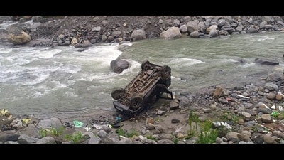 Two people were killed and three others injured after an SUV veered off the road and plunged into the Manalsu nullah in Old Manali on Saturday. (Deepak Sansta)