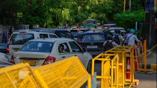 The advisory stated that no parking shall be permitted on the notified Kanwar routes.