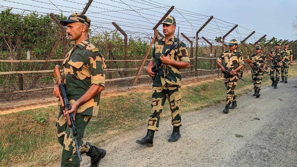স্বরূপনগরে উদ্ধার বাংলাদেশের নাবালিকা (PTI Photo)(PTI04_25_2024_000232A)
