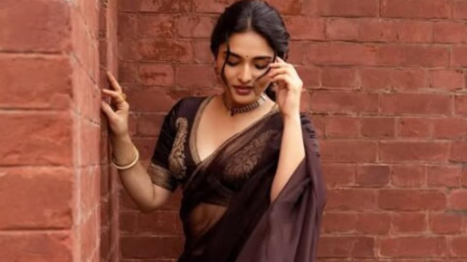 <p>తమిళంలో మూడు, మలయాళంలో రెండుతో పాటు తెలుగులో ది ప్యారడైజ్ సినిమాలో కాయదు లోహర్ నటిస్తోంది. </p>(instagram-kayadulohar)