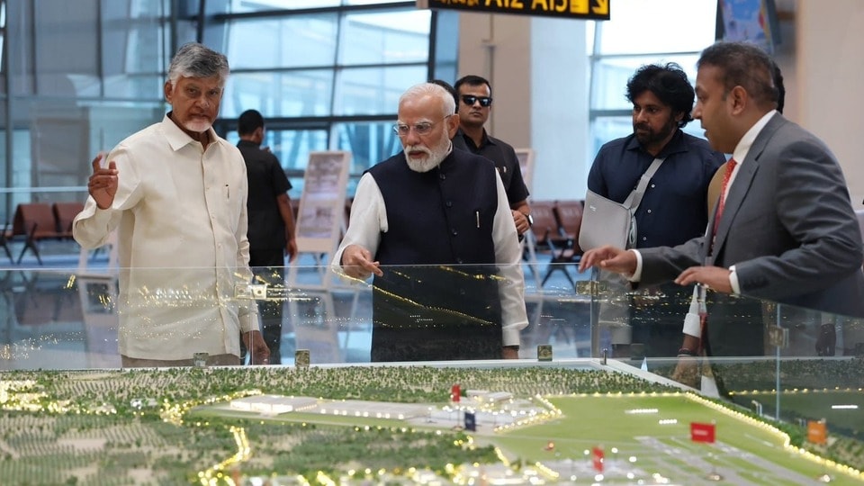 <p>ఆంధ్రప్రదేశ్‌లో ఒక చారిత్రాత్మక ఘట్టం నమోదైంది. విజయనగరం జిల్లా భోగాపురంలో అత్యంత ప్రతిష్టాత్మకంగా నిర్మించిన 'అల్లూరి సీతారామరాజు అంతర్జాతీయ విమానాశ్రయాన్ని' ప్రధానమంత్రి నరేంద్ర మోదీ శనివారం (ఆగస్టు 1, 2026) వైభవంగా ప్రారంభించారు.</p>