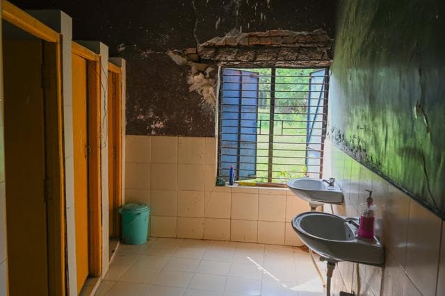 A crumbling washroom at a government school in Sukhrali near Sector 17C, seen on Friday. (Parveen Kumar/HT) A crumbling washroom at a government school in Sukhrali near Sector 17C, seen on Friday. (Parveen Kumar/HT)