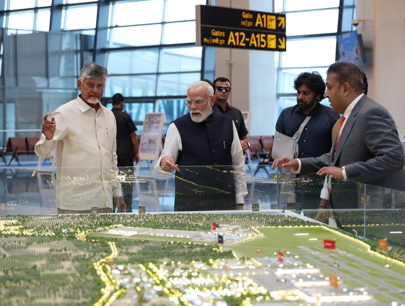 <p>ఆంధ్రప్రదేశ్లో ఒక చారిత్రాత్మక ఘట్టం నమోదైంది. విజయనగరం జిల్లా భోగాపురంలో అత్యంత ప్రతిష్టాత్మకంగా నిర్మించిన 'అల్లూరి సీతారామరాజు అంతర్జాతీయ విమానాశ్రయాన్ని' ప్రధానమంత్రి నరేంద్ర మోదీ శనివారం (ఆగస్టు 1, 2026) వైభవంగా ప్రారంభించారు.</p> <p>ఆంధ్రప్రదేశ్లో ఒక చారిత్రాత్మక ఘట్టం నమోదైంది. విజయనగరం జిల్లా భోగాపురంలో అత్యంత ప్రతిష్టాత్మకంగా నిర్మించిన 'అల్లూరి సీతారామరాజు అంతర్జాతీయ విమానాశ్రయాన్ని' ప్రధానమంత్రి నరేంద్ర మోదీ శనివారం (ఆగస్టు 1, 2026) వైభవంగా ప్రారంభించారు.</p>