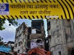 A day after the tragedy, the atmosphere in the neighbourhood was thick with anxiety as residents of the two wings of the Kohinoor Building wandered through the neighbourhood. 