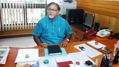 মুখ্যমন্ত্রীর পাশে দাঁড়িয়ে বিস্ফোরক প্রাক্তন শিক্ষামন্ত্রী Photo By Indranil Bhoumik/mint