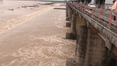తగ్గుతున్న గోదావరి ఉధృతి తగ్గుతున్న గోదావరి ఉధృతి
