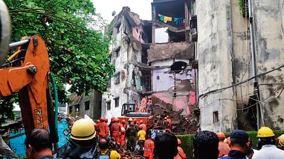 On Thursday, the B-wing of Kohinoor Apartment collapsed, killing 10 people and injuring three others. (HT Photo) On Thursday, the B-wing of Kohinoor Apartment collapsed, killing 10 people and injuring three others. (HT Photo)