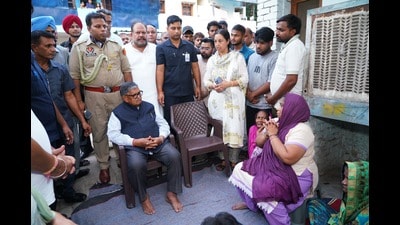 The assistance was intended to provide immediate relief to the affected families during this period of immense hardship. (HT Photo)
