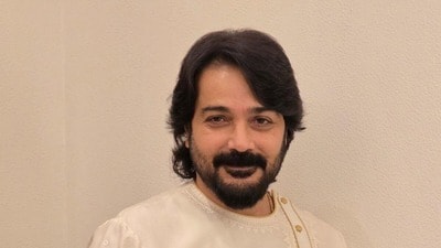 ৬৩ বছরেও ফুরফুরে প্রসেনজিৎ