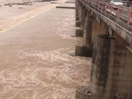 తగ్గుతున్న గోదావరి ఉధృతి