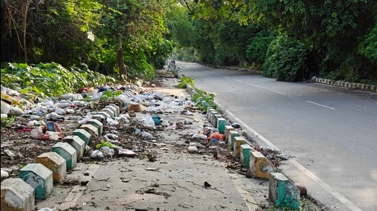 A cycle track lies damaged, obstructed and strewn with garbage in Gomti Nagar Extension, Lucknow. (Deepak Gupta/HT)