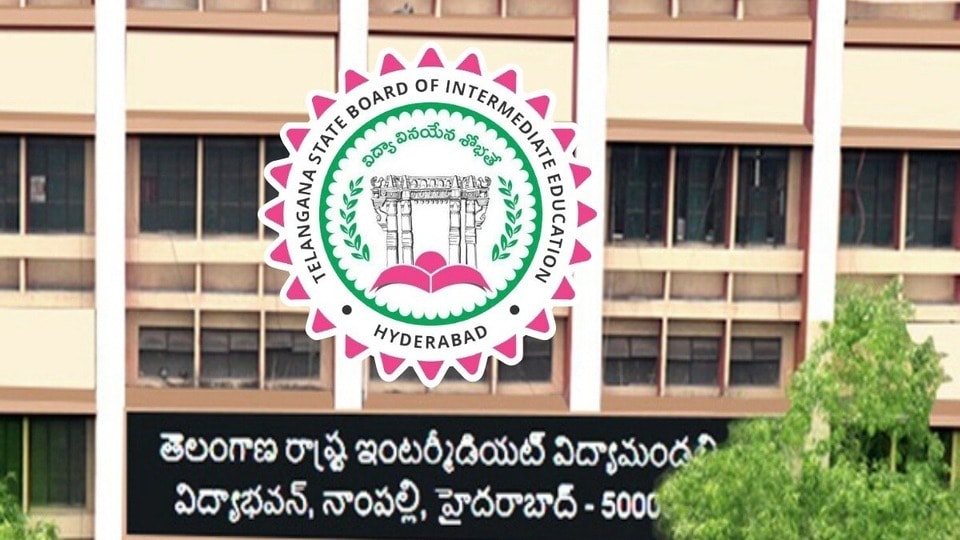 <p>తెలంగాణలోని జూనియర్ కళాశాలల్లో చేరాలనుకునే విద్యార్థులకు రాష్ట్ర ఇంటర్మీడియట్ విద్యారంగం బిగ్ అప్‌డేట్ ఇచ్చింది. 2026-27 విద్యాసంవత్సరానికి గాను ఇంటర్మీడియట్ ప్రథమ సంవత్సరం (ఫస్టియర్) ప్రవేశాల ప్రక్రియ గడువును ఇంటర్ బోర్డు మరోసారి పొడిగించింది. ఇప్పటివరకు అడ్మిషన్లు పొందలేకపోయిన విద్యార్థులను దృష్టిలో ఉంచుకుని ఈ నిర్ణయం తీసుకున్నారు.</p><p> </p>