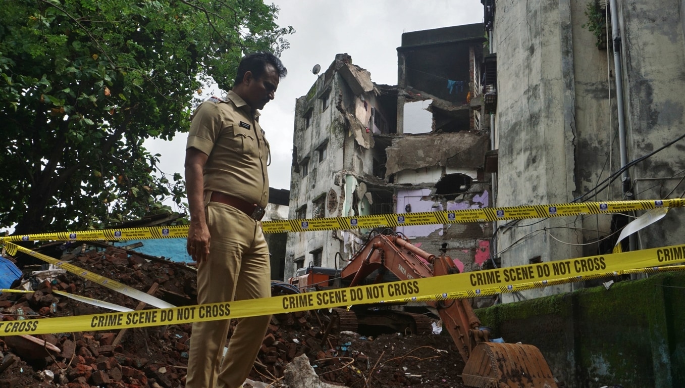 A four-storey building collapsed in the Gangaram Wadi area of Bhiwandi in Thane district on Friday, resulting in several deaths. (Praful Gangurde / HT)