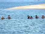 As per the orders of the Cauvery Water Regulation Committee, the actual amount of water received at Biligundulu between July 29 and August 2 was between 158 and 550 cusecs per second. (PTI)