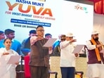 Bihar Governor Lt. Gen. Syed Ata Hasnain (Retd) with Bihar Chief Minister Samrat Choudhary and others taking oath during Nasha Mukt Yuva for Viksit Bharat Sankalp Abhiyan at Bihar Lok Bhawan in Patna on Sunday. (Santosh Kumar)