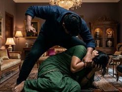 বর এনেছিলেন পরকীয়ার অভিযোগ, এবার তাঁর নামেই মারধর ও নির্যাতনের মামলা জনপ্রিয় টেলি নায়িকার (এআই নির্মিত প্রতীকি ছবি)