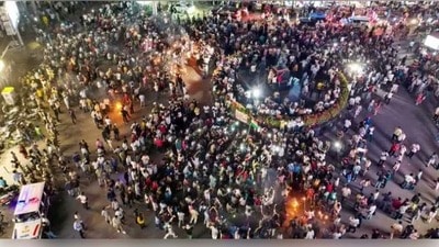 ফের ছাত্র আন্দোলনের ঝড়! (সৌজন্যে টুইটার) ফের ছাত্র আন্দোলনের ঝড়! (সৌজন্যে টুইটার)