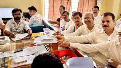 A total of 21 candidates were in the fray, including Ghanshyam Singh and Ashutosh Tiwari. (Sanjeev Gupta) A total of 21 candidates were in the fray, including Ghanshyam Singh and Ashutosh Tiwari. (Sanjeev Gupta)